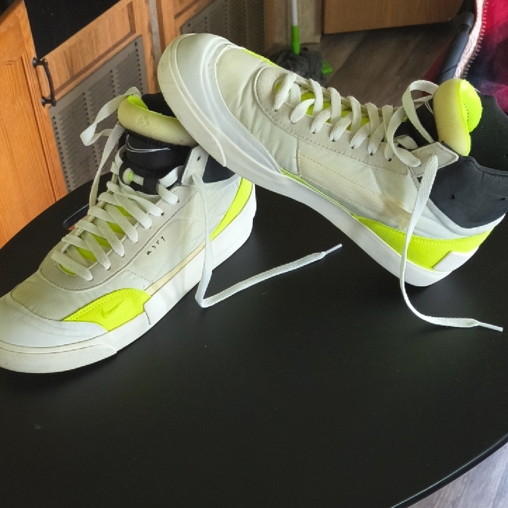 Nike Sneakers in White and Neon Green